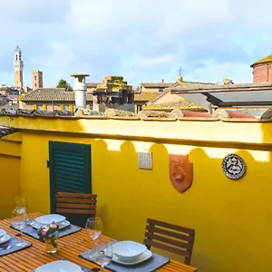 Apartment Un Terrazzo Sulla Magia, Siena